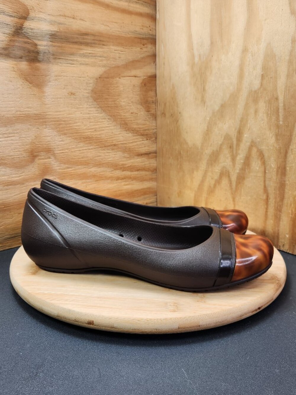 Crocs Womens Brown Cap Toe Ballet Flat Shoes Size 11